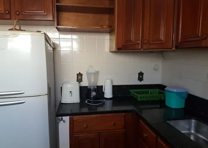Apartamento Perto De Praia Dos Anjos